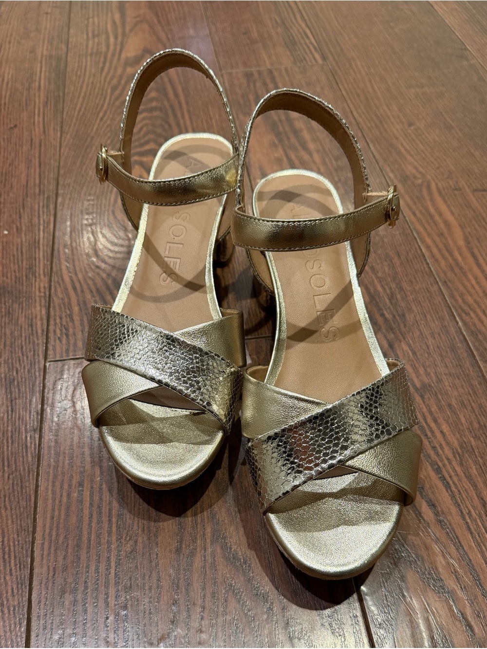 Aerosoles “Cosmos” Gold Platform Sandals * Barely Worn *